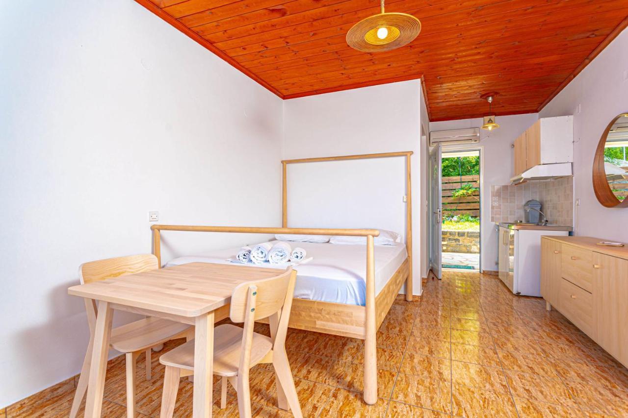 The Life Suites Limniónas Екстериор снимка