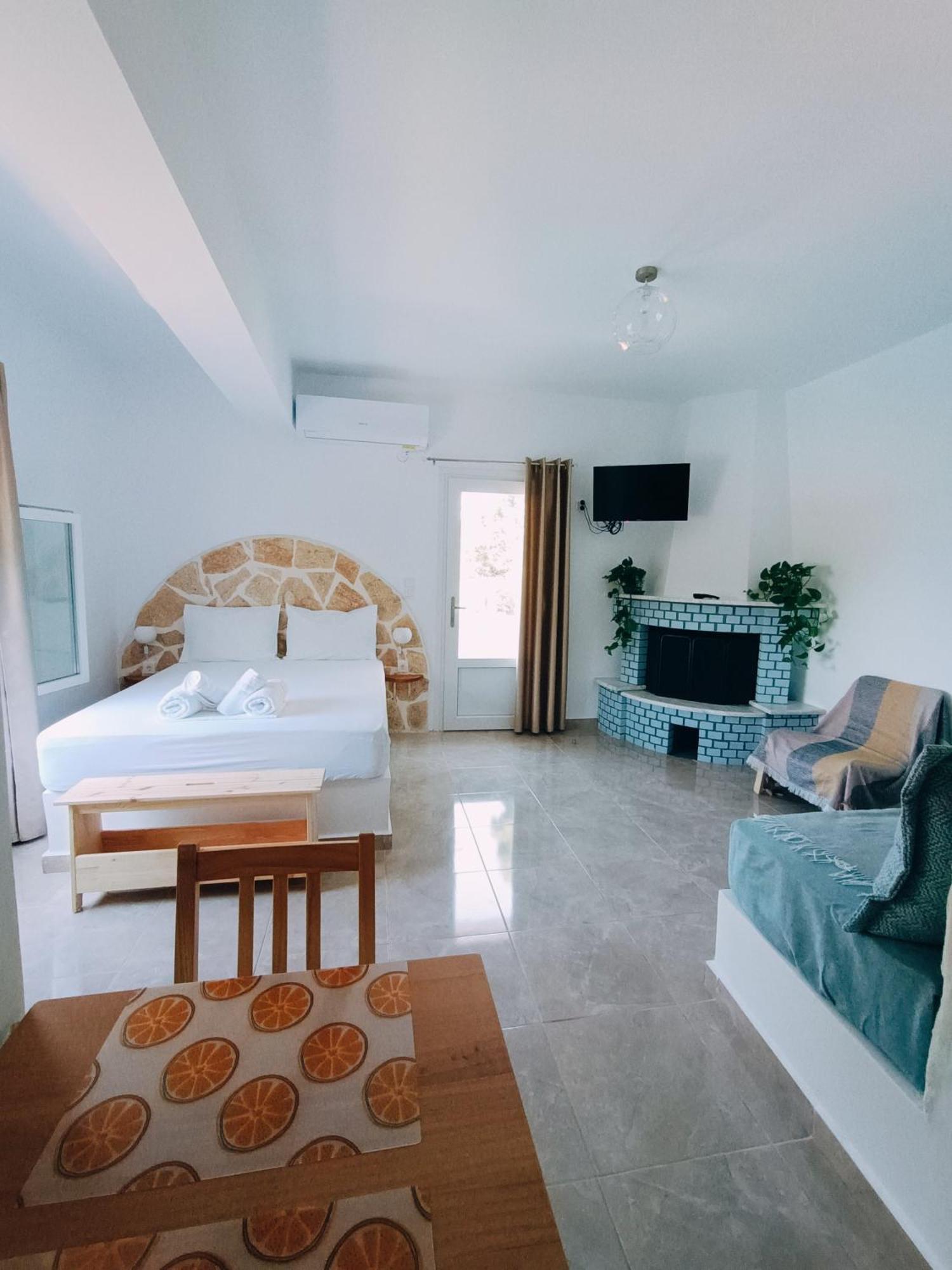 The Life Suites Limniónas Екстериор снимка